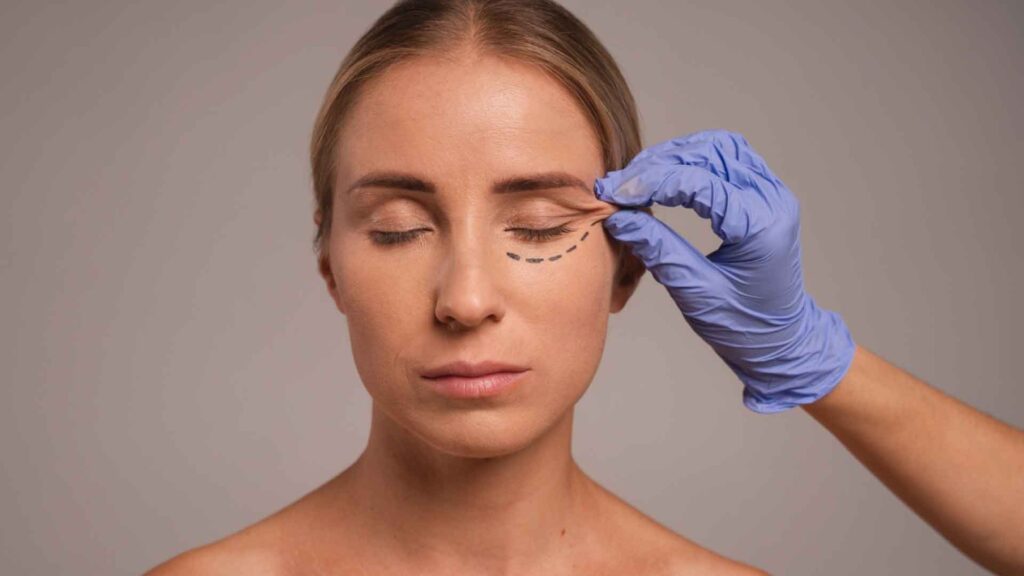 eyelid-lifter-in-Miami