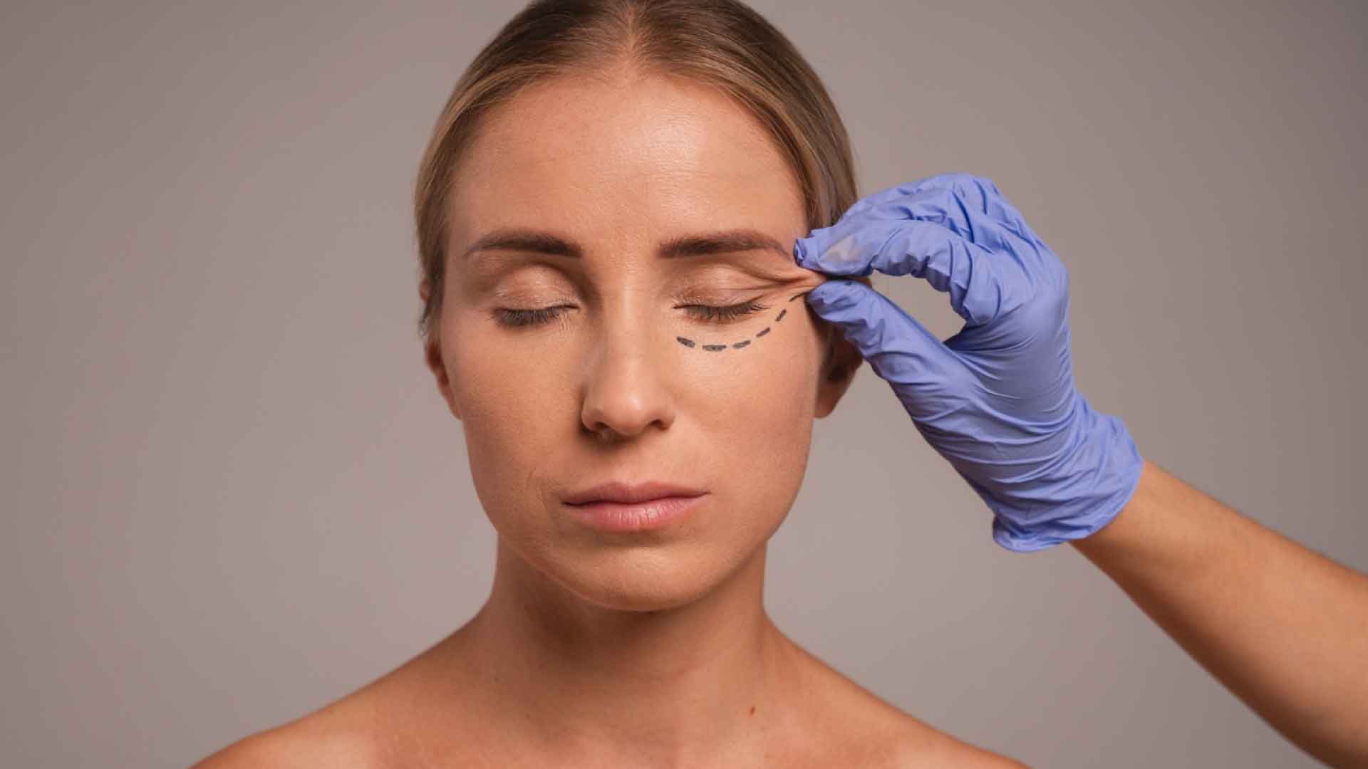 eyelid-lifter-in-Miami